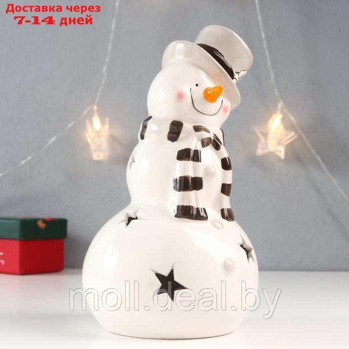 Сувенир керамика свет "Снеговик в бежевом цилиндре и полосатом шарфе" 22х12,5х12,5 см - фото 2 - id-p194650006