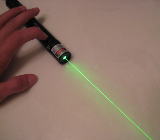 Лазерная указка Green Laser Pointer с 1 активной насадкой - фото 4 - id-p194856145