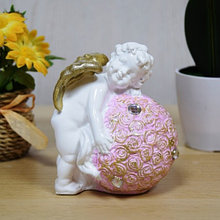 Статуэтка ангел мини с шаром из роз белый/цветной 11см арт. ДС-023АК