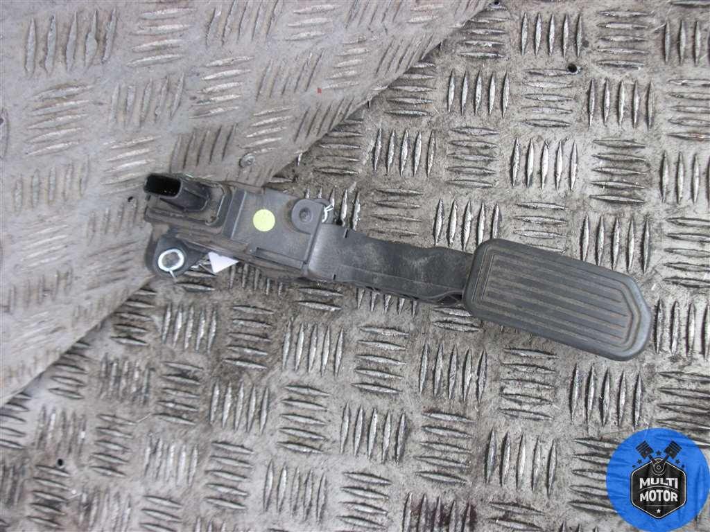 Педаль газа TOYOTA RAV 4 IV (2013-2019) 2.5 гибрид 2AR 2018 г. - фото 1 - id-p195032171