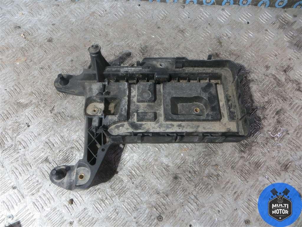 Полка аккумулятора Volkswagen PASSAT (B6) (2005-2010) 2.0 TD BMP 2007 г. - фото 2 - id-p195032325