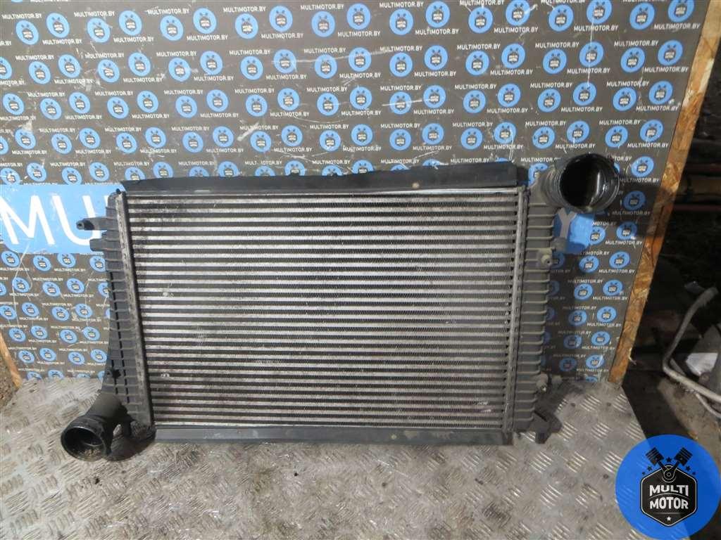 Радиатор интеркулера Volkswagen PASSAT (B6) (2005-2010) 2.0 TD BMP 2007 г. - фото 1 - id-p195033510