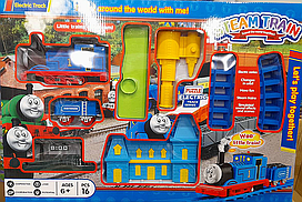 Детская игрушка железная дорога 16 деталей "Паровозик Томас и друзья" Thomas 333-4 дым, свет, звук
