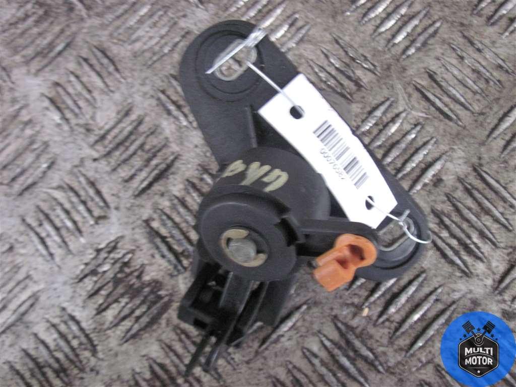 Кнопка открытия багажника OPEL Omega (1997-2003) 2.0 i X20XEV 1998 г. - фото 2 - id-p195031767