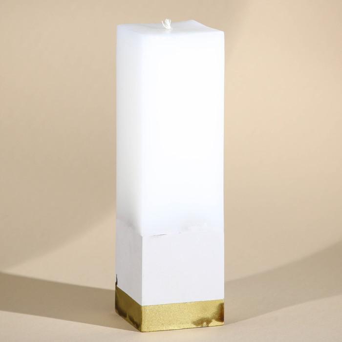 Свеча интерьерная белая с бетоном, низ золото, 5 х 5 х17,5 см - фото 1 - id-p195037291