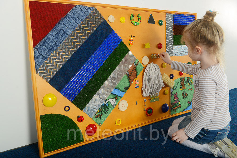 Тактильная панель с декоративными элементами