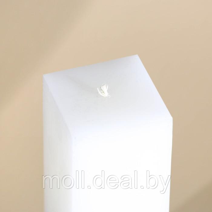 Свеча интерьерная белая с бетоном, низ золото, 5 х 5 х17,5 см - фото 2 - id-p195029987