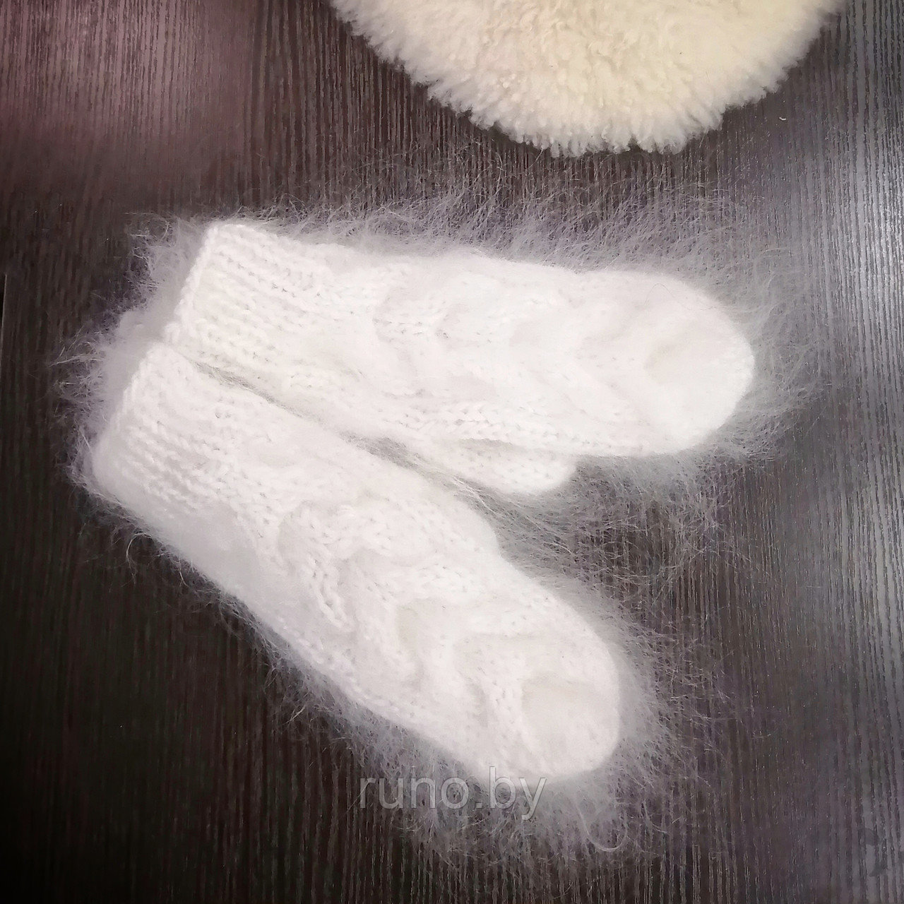 Варежки (рукавицы) белые вязаные пуховые из козьего пуха - фото 2 - id-p195615508