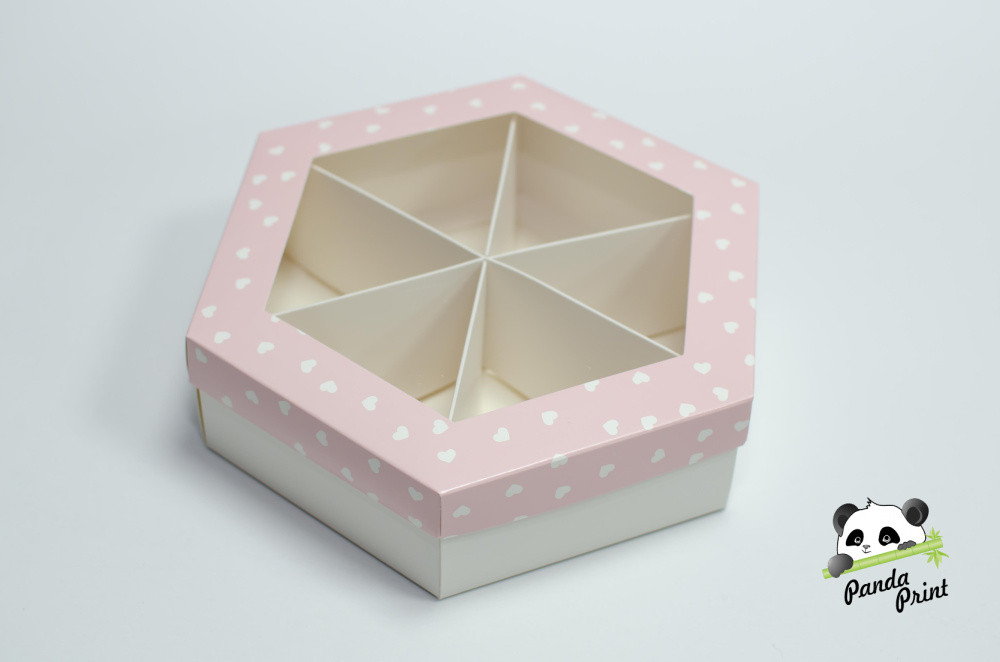Коробка с прозрачным окном 200х200х60 шестигранная Сердечки белые на розовом (белое дно) - фото 2 - id-p192695412