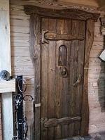 Дверь из натурального дерева "Рустикальная №28"