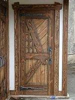 Дверь состаренная из массива сосны "Рустикальная №38"