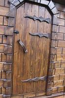 Дверь состаренная из массива сосны "Рустикальная №39"