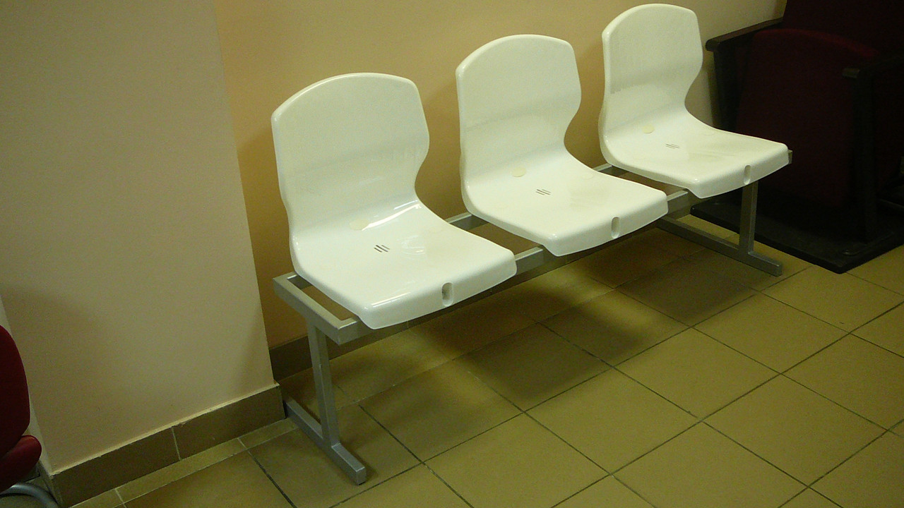Пластиковое кресло Форвард 01 на стальной опоре тройное. - фото 4 - id-p196493090