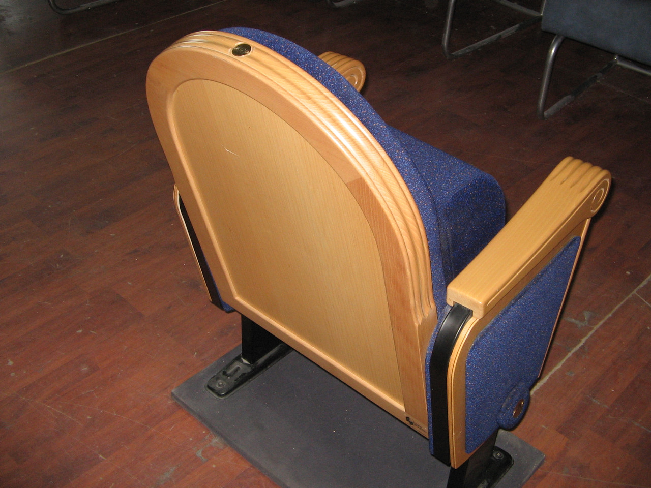 Кресло для зала с оделкой массивом бука - фото 3 - id-p5917540