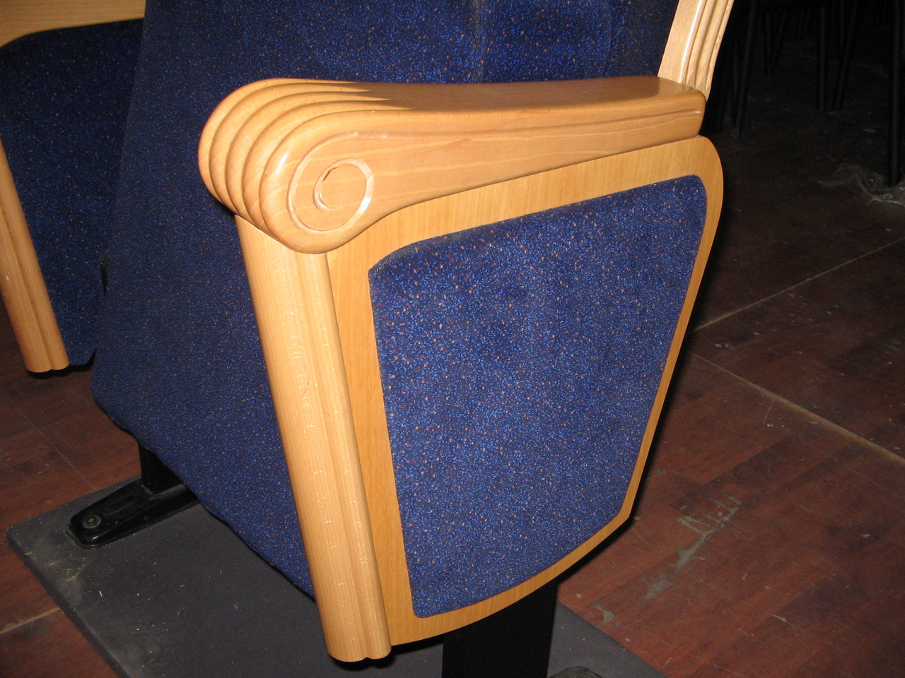 Кресло для зала с оделкой массивом бука - фото 4 - id-p5917540