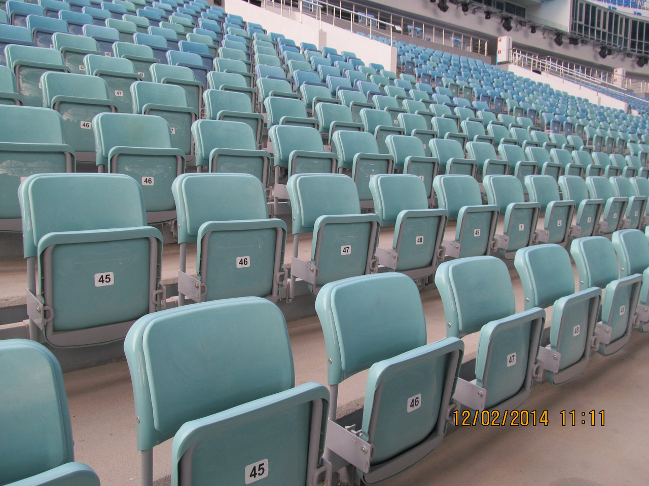 Кресло для стадиона с мягкими накладками для открытых ВИП зон