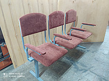 Секция неоткидных сидений с подлокотниками