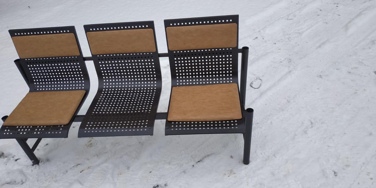 Перфорированные секционные кресла для ожидания, цельное сидение - фото 2 - id-p196493414