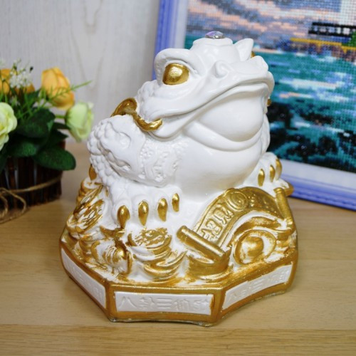 Статуэтка жаба на монетах феншуй белый/золото 20 см арт. ДС-1033 - фото 1 - id-p195031022
