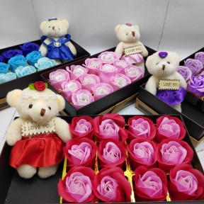 Подарочный набор 12 мыльных роз Мишка Красные оттенки - фото 1 - id-p181589063