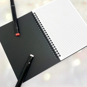 Скетчбук блокнот Sketchbook с плотными листами для рисования (А5, бумага в клетку, спираль, 40 листов) Чёрная - фото 1 - id-p189874619