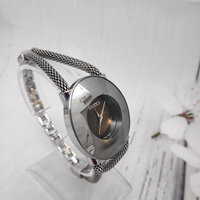 Часы браслет женские Gucci Серебро / циферблат черный