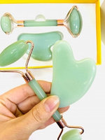 Массажный подарочный набор 2 в 1 Jade Roller нефритовый: скребок Гуаша ролик для массажа (камень) Светло