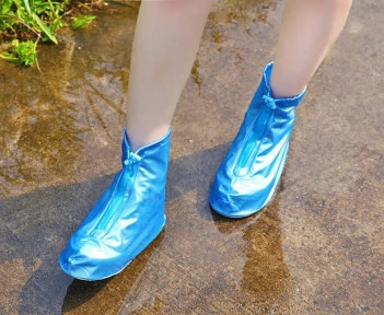 Защитные чехлы (дождевики, пончи) для обуви от дождя и грязи с подошвой цветные р-р 45-46 (3XL) Синие - фото 1 - id-p181594245