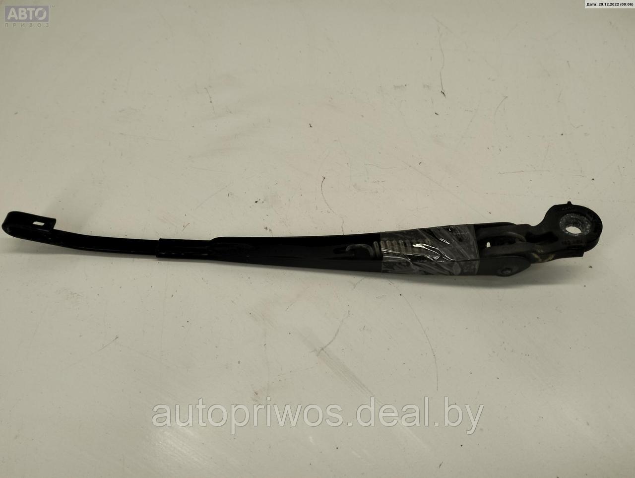 Щеткодержатель (поводок стеклоочистителя) задний Volkswagen Bora - фото 1 - id-p196759472