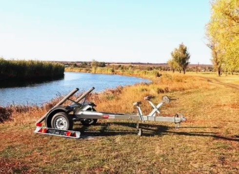 Автомобильный прицеп ДОН В3517с проводкой и самосвал с брызговиками, лебедка с кронштейном, носовой упор - фото 4 - id-p196788970