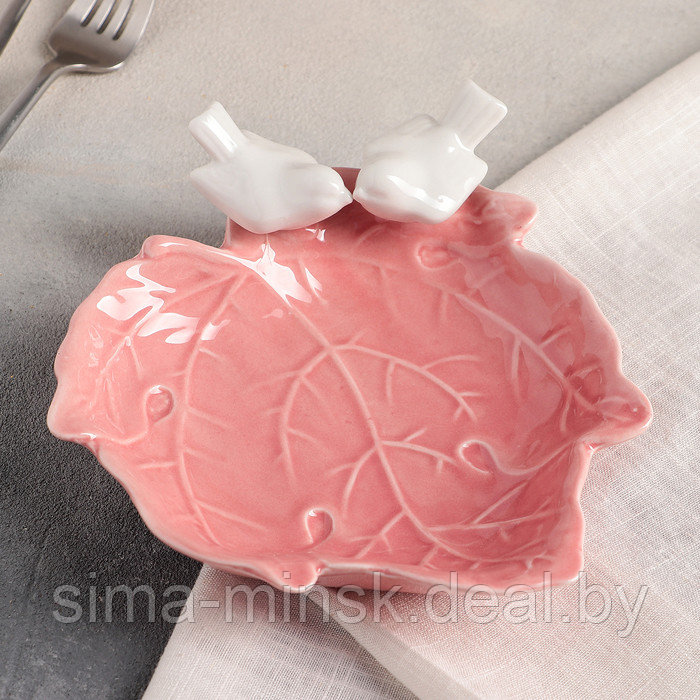 Блюдо керамическое «Голубки на листочке», 16×6,5 см, цвет розовый - фото 1 - id-p196821274