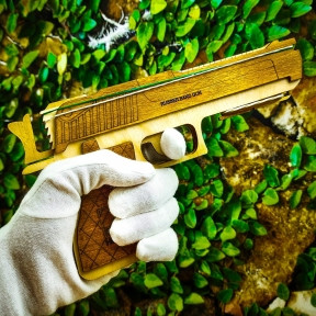 Игрушка - модель деревянная: Деревянный пистолет резинкострел. Модель М9 многозарядная