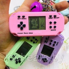 Брелок - тетрис Mini Game Player (с кольцом, карабином и колокольчиком) Розовый с черными кнопками - фото 1 - id-p179744280