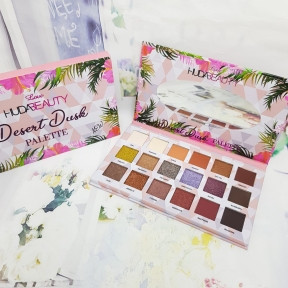 Палетка теней Huda Beauty Desert Dusr