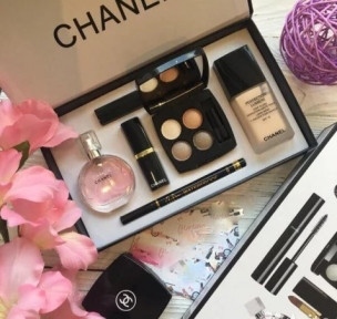 Подарочный набор CHANEL 6 в 1 (туал.вода Chance, тени запечатанные, тушь, помада, тональный крем, подводка) - фото 1 - id-p93844964