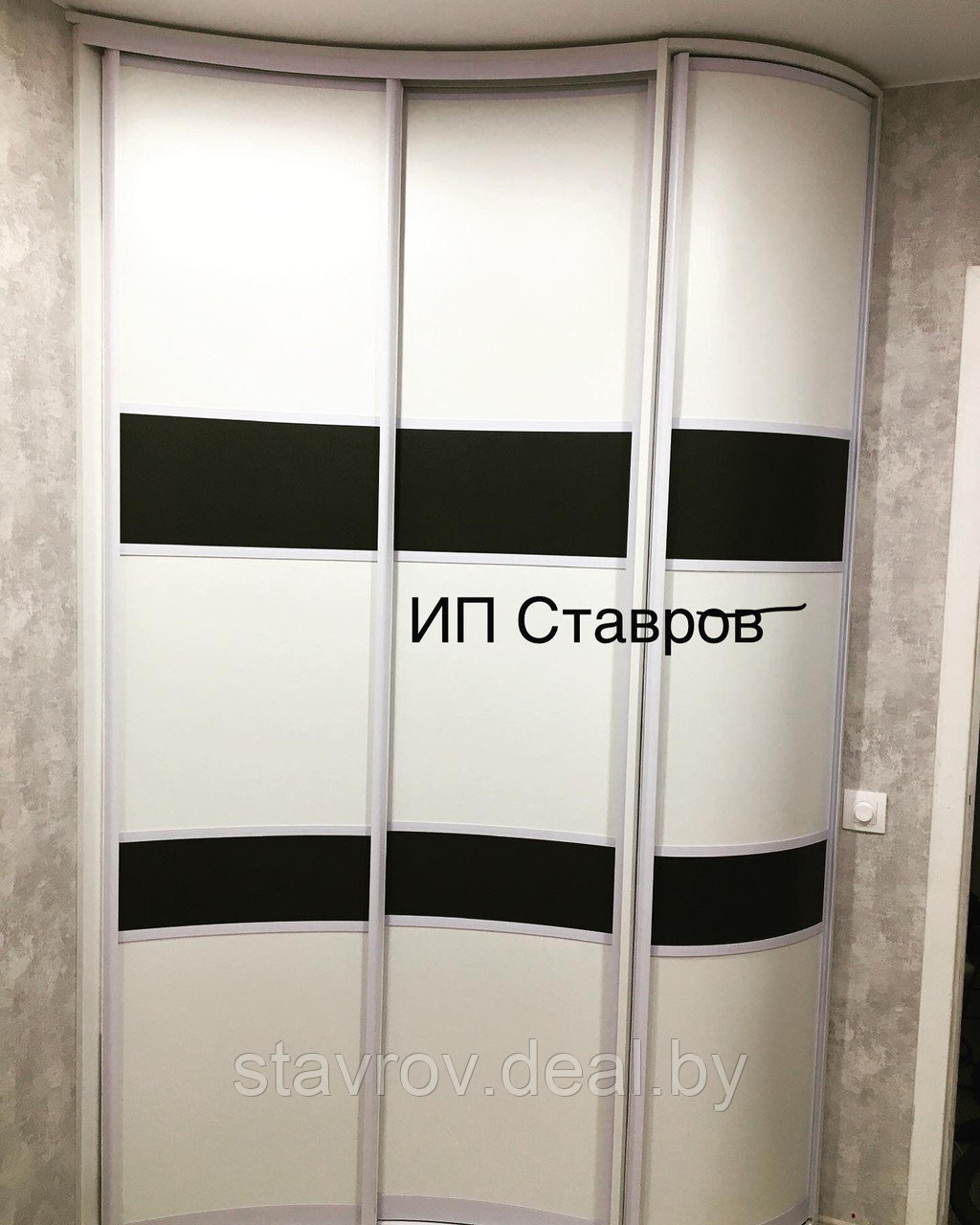 Радиусный шкаф белый