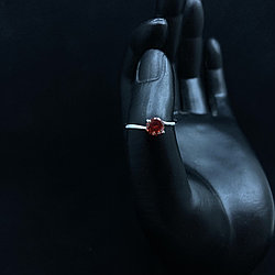 Кольцо с камнем Размер 17 (серебро, красный камень)