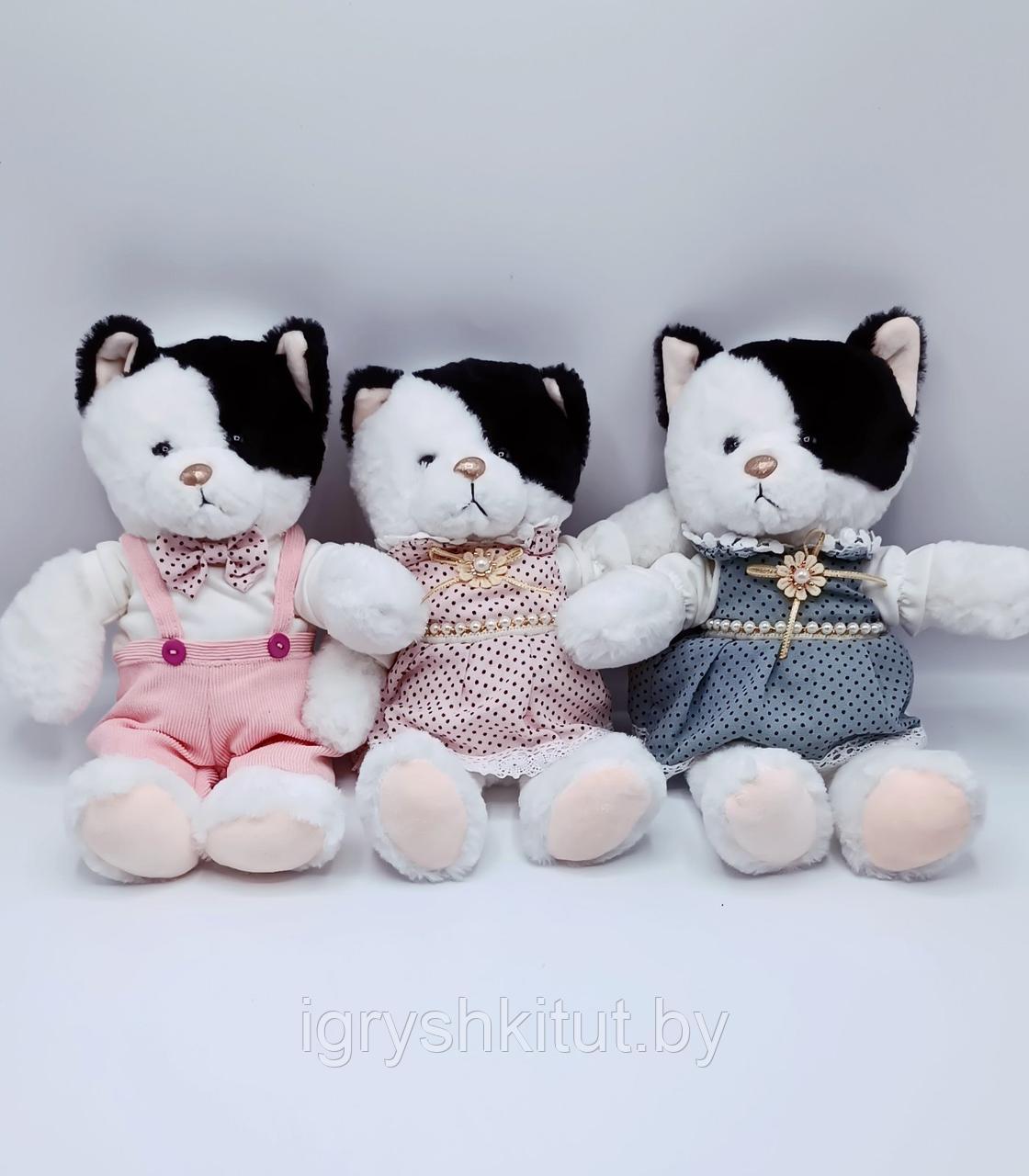 Мягкая игрушка Котёнок Пятнышко в одёжке, 3 цвета - фото 1 - id-p197433481