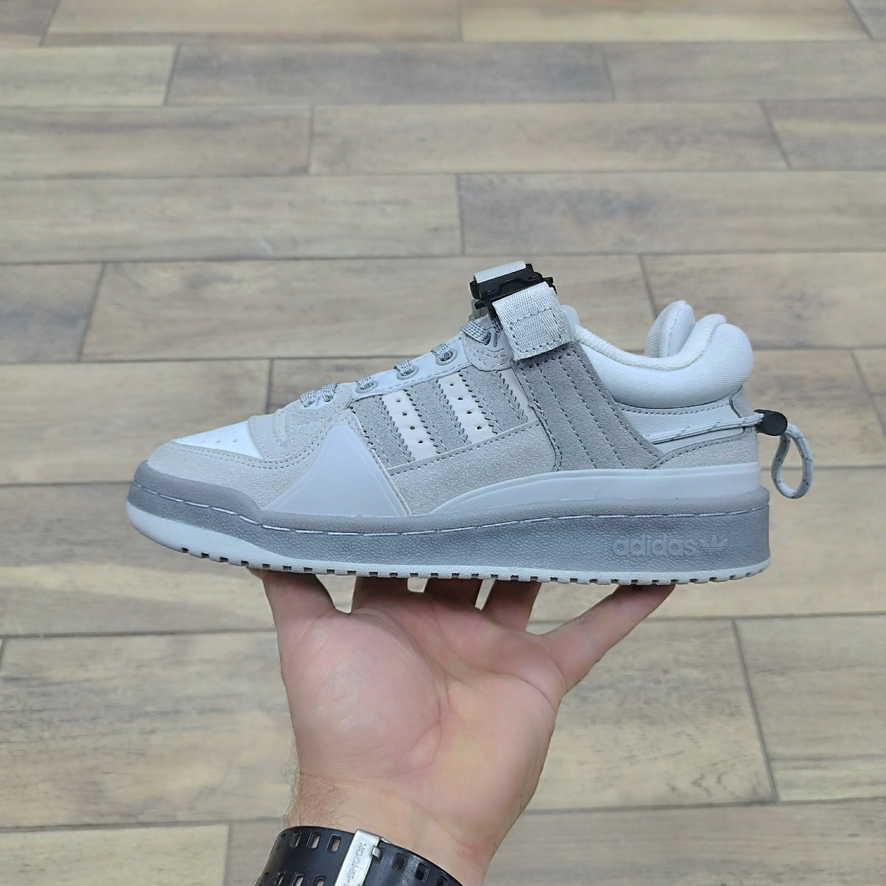 Кроссовки WMNS Adidas Forum Buckle Low Grey Beige x Bad Bunny