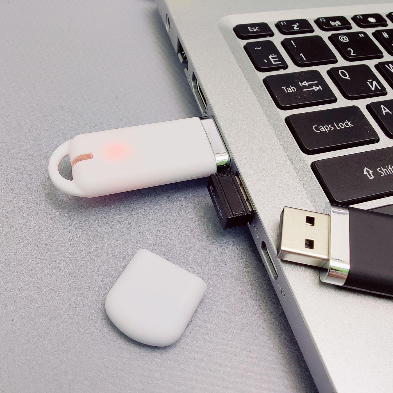 USB накопитель (флешка) Shape с покрытием софт тач, 16 Гб. Белая - фото 1 - id-p197760235