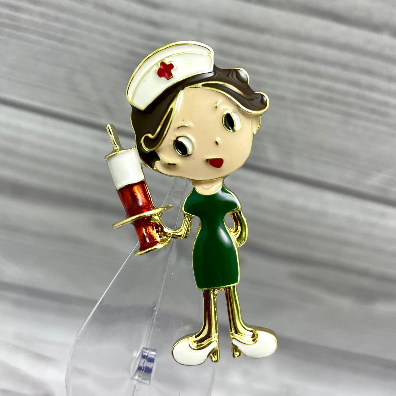 Бижутерия брошь "Медсестра с уколом" 5 см Зеленая - фото 1 - id-p197761107