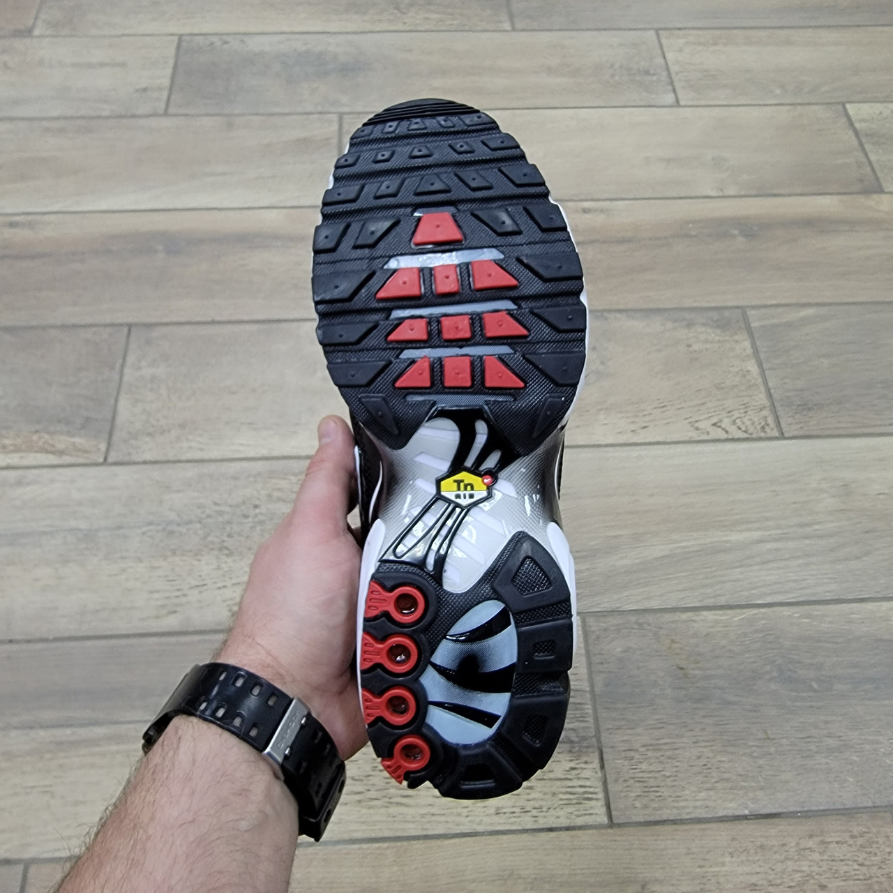 Кроссовки Nike Air Max Plus Grey Black Red White - фото 5 - id-p187772996