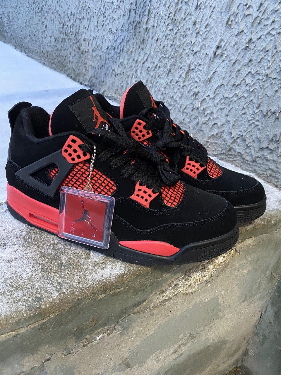 Кроссовки Nike Air Jordan 4 Retro черно-красные
