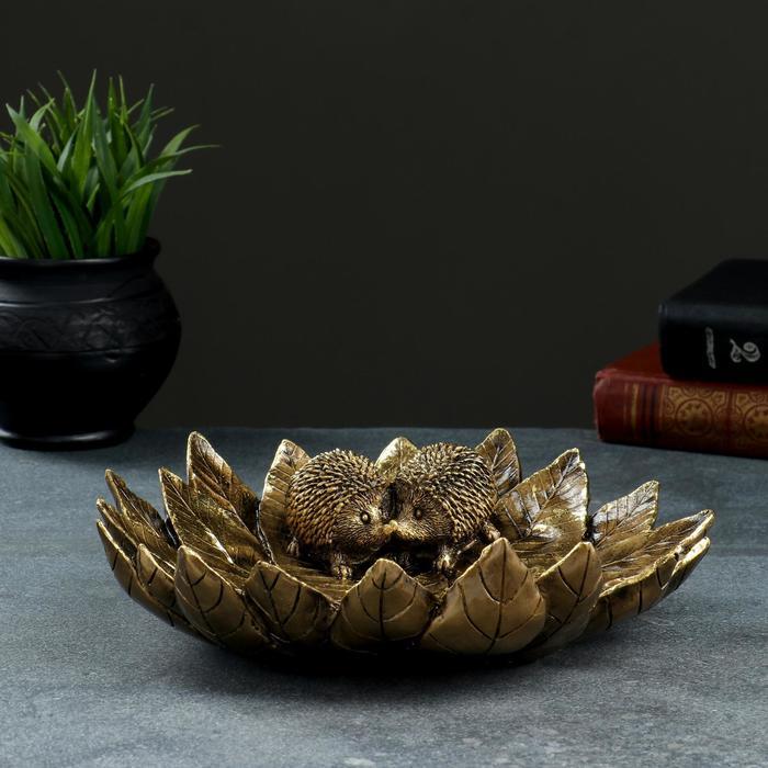 Подставка конфетница "Пара ежей на тарелке из листьев" золото, 24х24х6,5см - фото 3 - id-p198792327