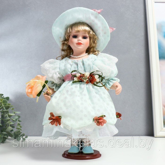 Кукла коллекционная керамика "Люси в голубом платье, шляпке и с цветами" 30 см