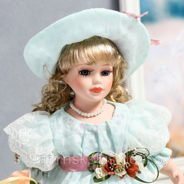 Кукла коллекционная керамика "Люси в голубом платье, шляпке и с цветами" 30 см - фото 5 - id-p199006494