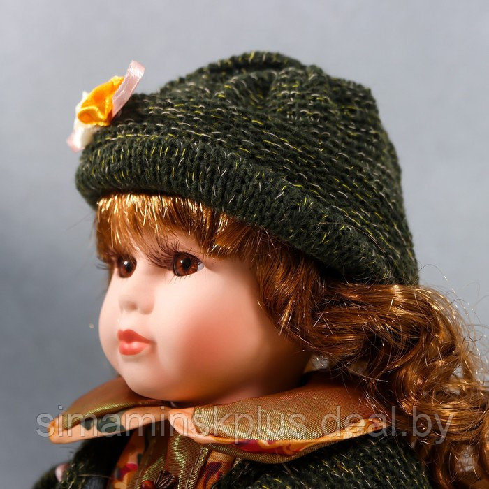 Кукла коллекционная керамика "Алёна в платье с цветами, в зелёной шапке и джемпере" 30 см - фото 6 - id-p199006519