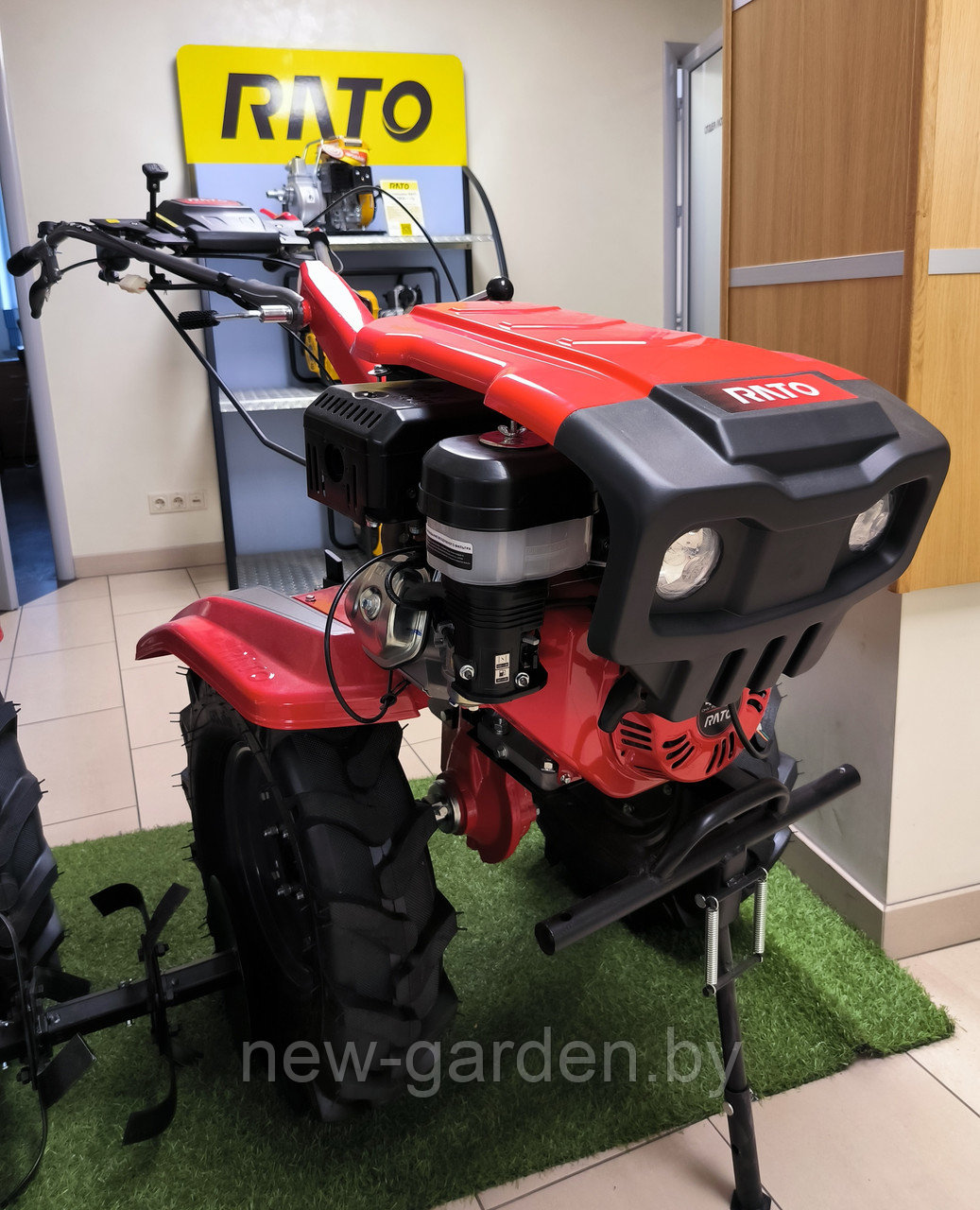 Мотоблок RATO RG 7.2-130Q-Z 16л.с. (ВОМ, электростартер, колеса 7.00-12, фрезы, фары, капот)