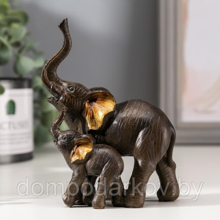 Сувенир полистоун "Слон африканский со слонёнком" коричневый золотые ушки 12,5х9,5х5 см - фото 1 - id-p199181473