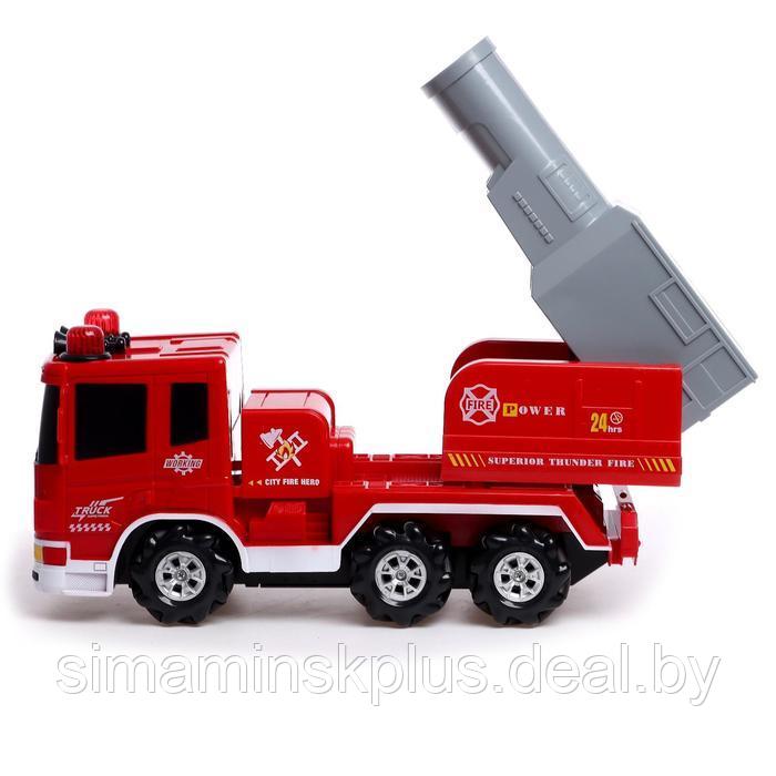 Машина радиоуправляемая «Пожарная служба», масштаб 1:14, 4WD, управление жестами, дымовая пушка - фото 4 - id-p199337418